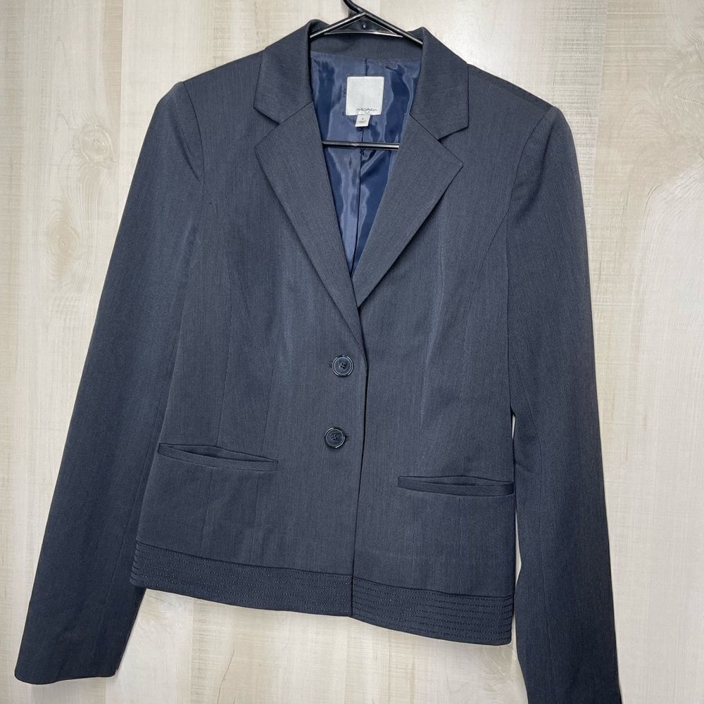 Halogen gray waist length 2 button blazer, size 6